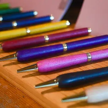 木の染色ボールペンの画像