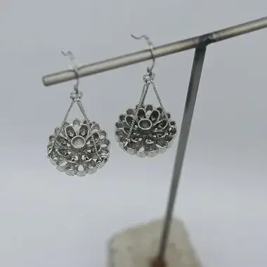 koichiro's花留めイヤリングの画像